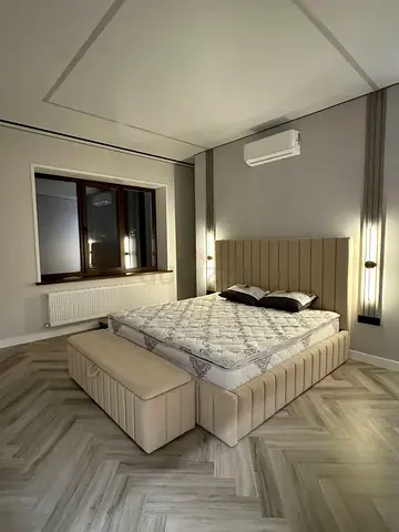 Modern Upholstered Bed Set with Matching Storage Ottoman