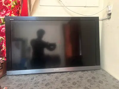 Sony Bravia flat panel TV - 43" (used, good display)