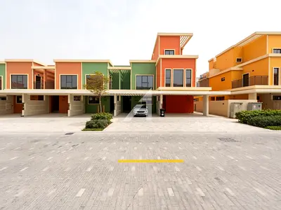 Modern Furnished | Landscaped | Close to Exit