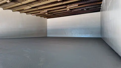 🔥 مستودع تجاري مميز 3,150 قدم² للإيجار بالجرف الصناعية 1 | ميزانين + 20 كيلو وات