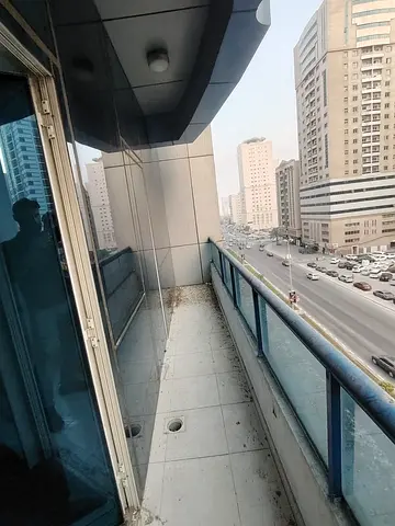 للإيجار في الخان غرفتين وصالة مع بلكونة وباركن خاص، موقع مميز ومساحة رائعة، 48 ألف سنوياً، 4 أو 6 شيكات، تأمين 2500 شيك لا يصرف