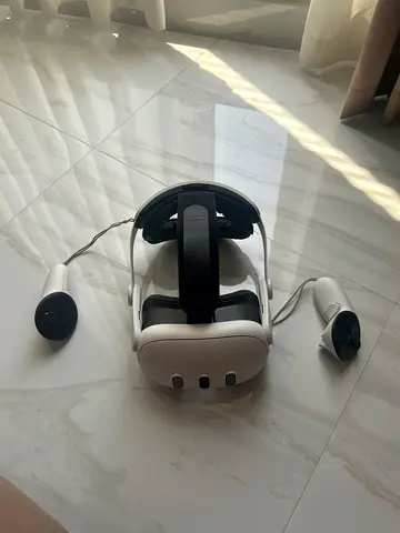 Meta Quest 3 (Oculus) VR Headset with Controllers - Good Condition, price slightly negotiable