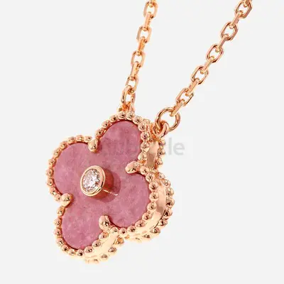 18K Solid rose gold four-leaf clover pendant necklace with diamond stone