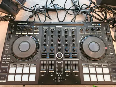 Reloop MIXON 8 pro DJ Controller — like new