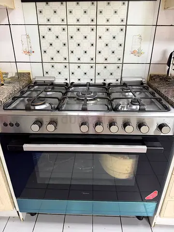 5-Burner Gas Cooker with Oven — Good Working Condition