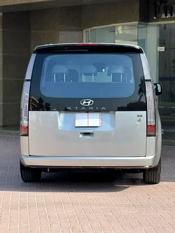 2023 Hyundai STARIA photo 4