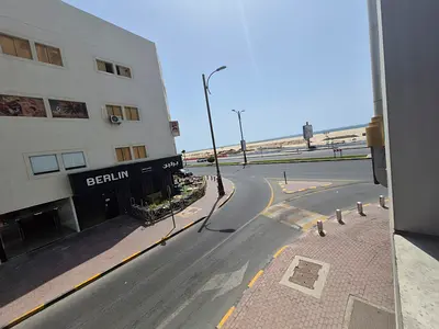 على كورنيش عجمان | 28,000 درهم سنوياً | غرفتين وصالة | النخيل 2