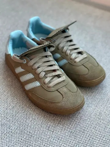 Used green suede sneakers with blue stripes 38 size available