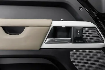 صورة 10 لـ 2021 LAND Rover DEFENDER
