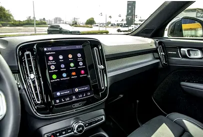 صورة 9 لـ 2024 Volvo XC40