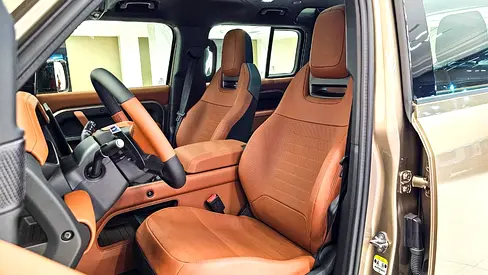 صورة 10 لـ 2025 LAND Rover DEFENDER