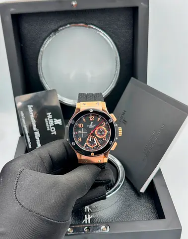 The Hublot Big Bang Rose Gold Ceramic showcases an Supermaster Quality Swiss machine 18K rose gold
