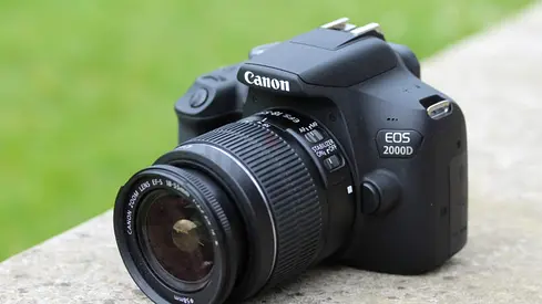 brand new look canon 2000D