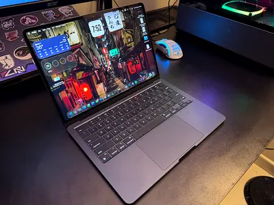 Apple MacBook Air M2 16 Gb Ram/ 256 GB storage 13.6 + accessories for urgent sale (under warranty)