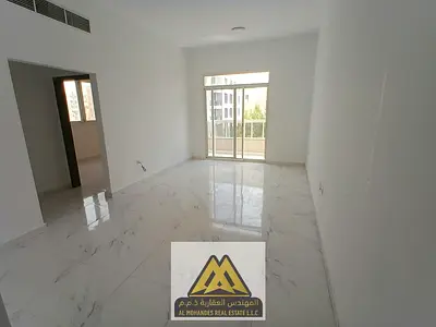 غرفه وصاله/غرفه ماستر/ مساحة كبيرة/ثاني صف كورنيش عجمان /بجوار جميع الخدمات والطرق الرئيسيه