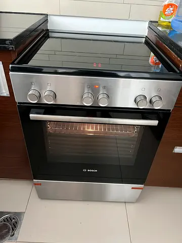 Bosch Ceramic Cooking Range LESS THAN ONE YEAR OLD ,4 Ceramic Zonnes , DELIVERY + WARRANTY