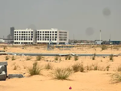 للبيع ارض تجاري سكني زاويه شارع وسكه علي شارع 97 العام مباشر