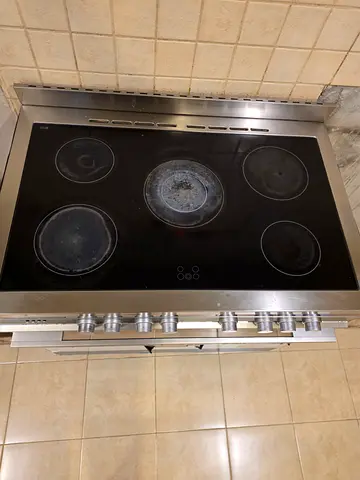 Fisher & Paykel Used stainless steel electric ceramic hob with wo 5 burners - good working condition