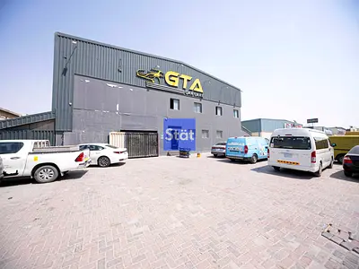 Spacious Warehouse | 10 m + ceiling | Private Parking | Road facing