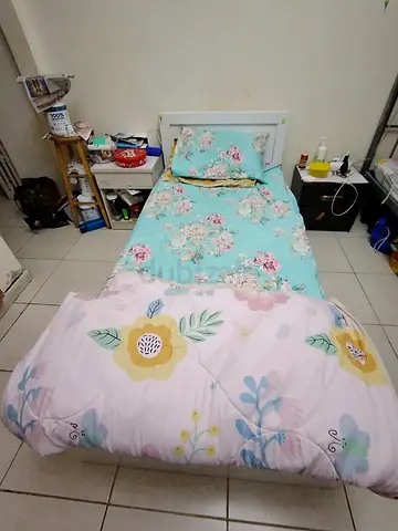 Bed space available for girl