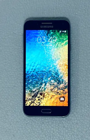 Samsung Galaxy E5, Glass cracked