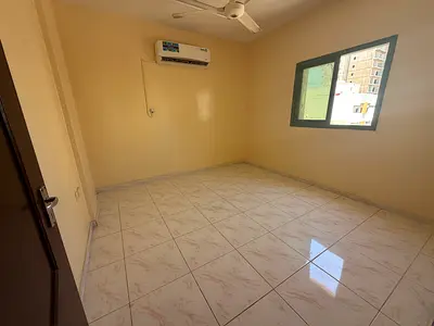 READY TO MOVE 2BHK 2BHAT ROOM WITH SIPLIT AC&GAS