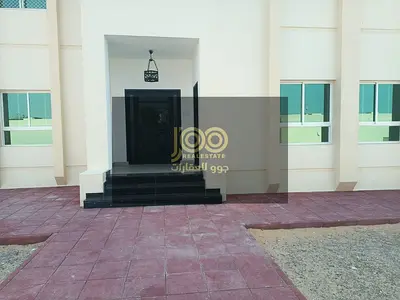 نقدم لكم فيلا رائعة بمساحات واسعة وتصميم مناسب للعائلات الكبيرة