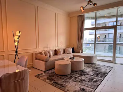 Skylux | Bright 1BR with Canal Views + Extra Bed