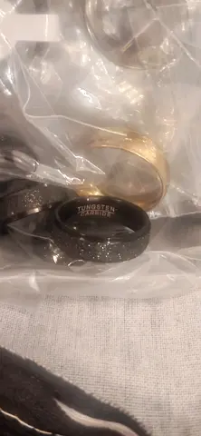 Mixed Unisex 100 rings collection, new, assorted sizes and finishes (lot)