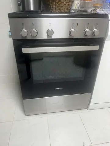 Siemens freestanding electric oven and stove - good working condition