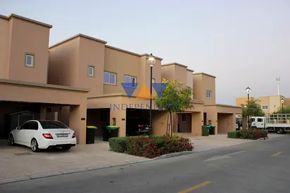 VACANT | CORNER UNIT | CLOSE TO POOL & PARK