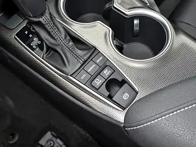 صورة 11 لـ 2025 Toyota CAMRY