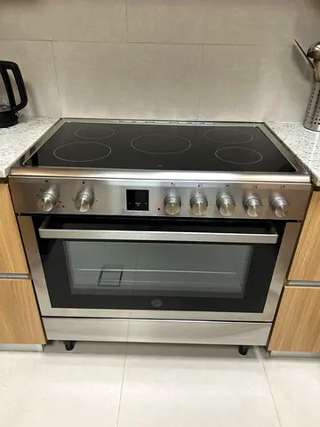 Freestanding electric oven with ceramic hob - very good working condition - Hoover