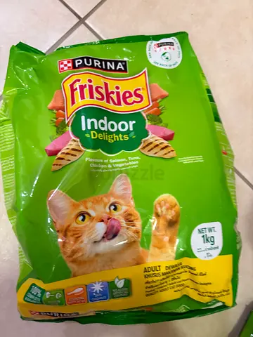 Cat dray food ( friskies