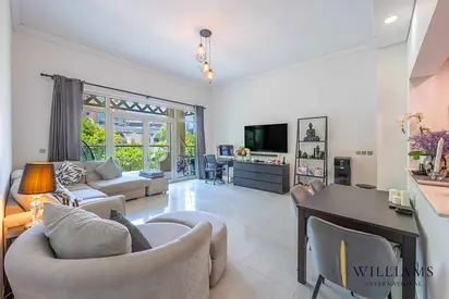 UPGRADED | VACANT ON TRANSFER | CLOSE TO MALL