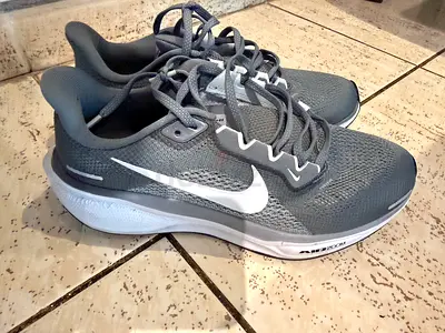 Grey Nike running shoes, lightly used, size available 40