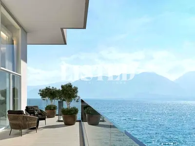 Unique Waterfront Penthouse | 360 Panoramic Views