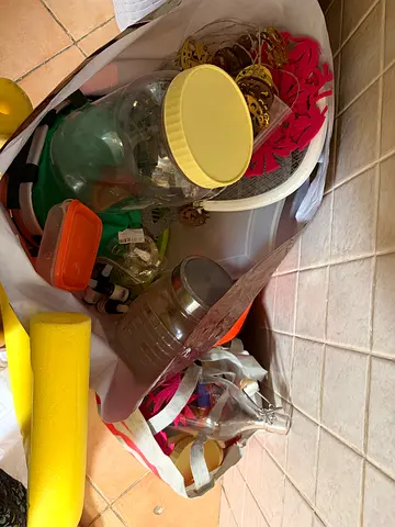 FREE Assorted kitchen and home items bundle — jars, containers, decor (used)