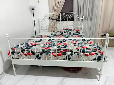 king bed with mattress