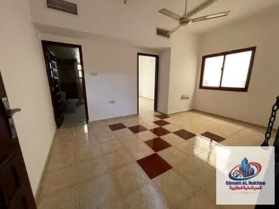 غرفة وصالة مميزة للإيجار في القاسمية المحطة مع مطبخ أمريكي وخزائن حائط وتكييف مركزي، إيجار 24 ألف درهم على 4 دفعات وتصديق العقد مجاناً