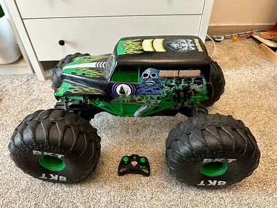 Remote Control Monster Truck - Green/Black, Works (includes controller) GRAVE DIGGER