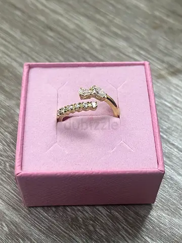 Gold ring with row of stones and single stone - size adjustable