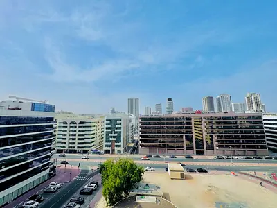 Huge Layout with Open Views_Generous Living Space in Prime Location