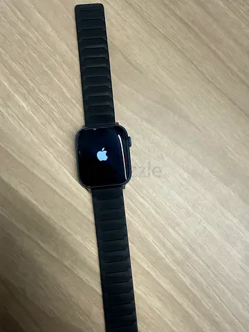 Apple Watch (series 6) with black sport band - working