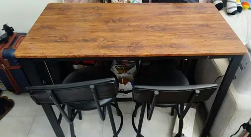 Table with 4 chairs