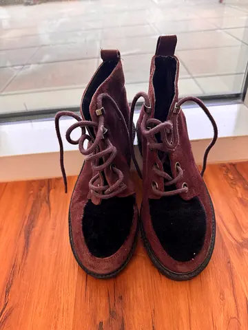 Maroon boots for girls