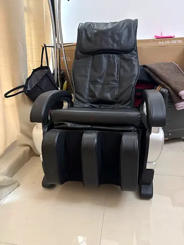 Black Full-Body Electric Massage Recliner Chair — Good Condition brand new price 1300