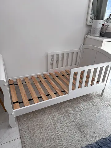 White Wooden Toddler Bed without Mattress