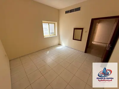 Spacious studio in Al Majarra near Corniche & Museum! Separate kitchen, free parking & easy payment up to 6 cheques.