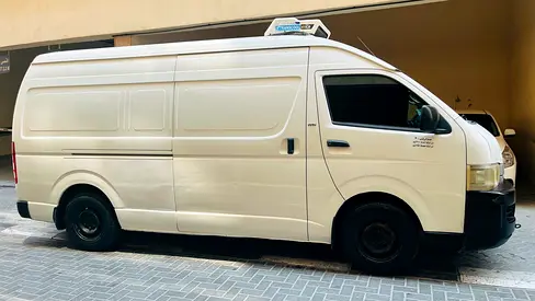 Toyota Hiace 2009 Hiroof Chiller Van GCC Reverse Camera